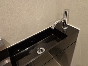 青山コーポラスのトイレの手洗い器