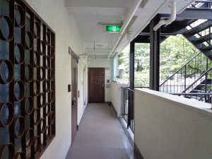 秀和第2北青山レジデンスの共用廊下