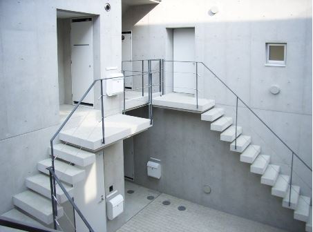 CRANE COURT（クレインコート）