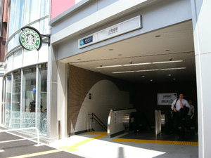 北参道駅 スタバ.jpg