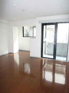 bedroom_5251002208.jpg