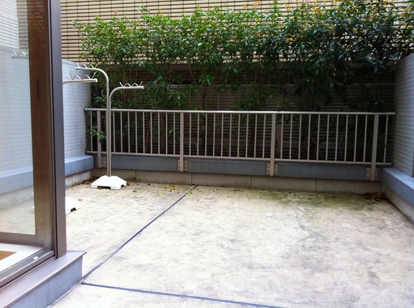 神宮外苑ハウス専用庭.jpg