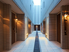 entrance2.jpg
