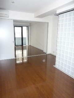 living_5251002208.jpg