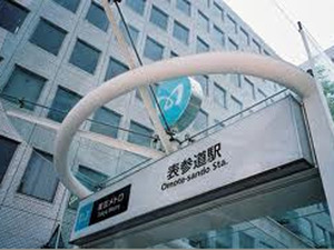 omotesandoustation2_edited-1.jpg