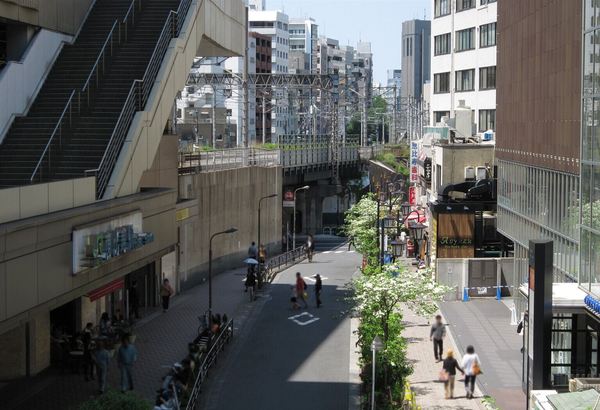 JR恵比寿駅西口の東側出口.jpg
