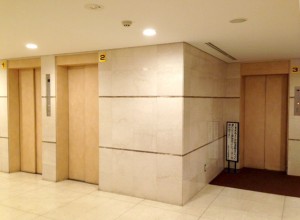 三田ハウスエレベーターホール