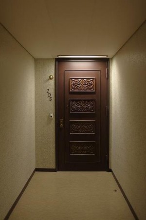 205玄関ドア入口