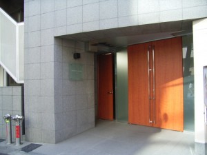 sentoralresidencekitaoyamaakusirucoat1