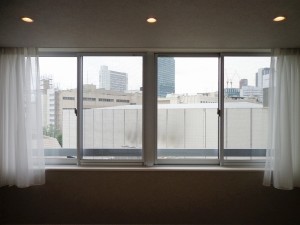 青山コーポラスの洋室