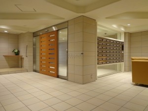 青山コーポラスのエントランスホール画像