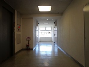 南青山スカイハイツの共用廊下
