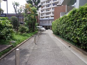 永谷ヒルプラザ六本木-前面道路（外苑東通り）