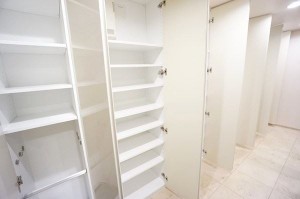 玄関ほか収納
