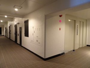 秀和代官山レジデンス_共用廊下